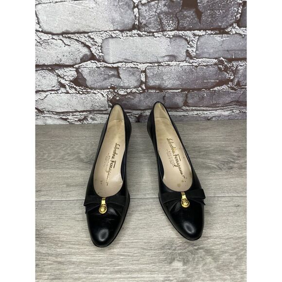 Salvatore Ferragamo Black Leather Gold Bow Designer VTG Heels Women Sz 6AAAA US - Picture 13 of 16